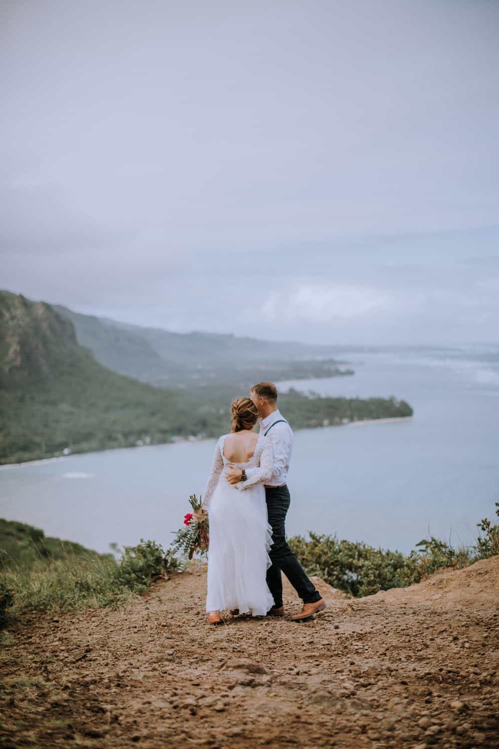ADVENTUROUS TRAVELING WEDDING PHOTOGRAPHER IN HAWAII