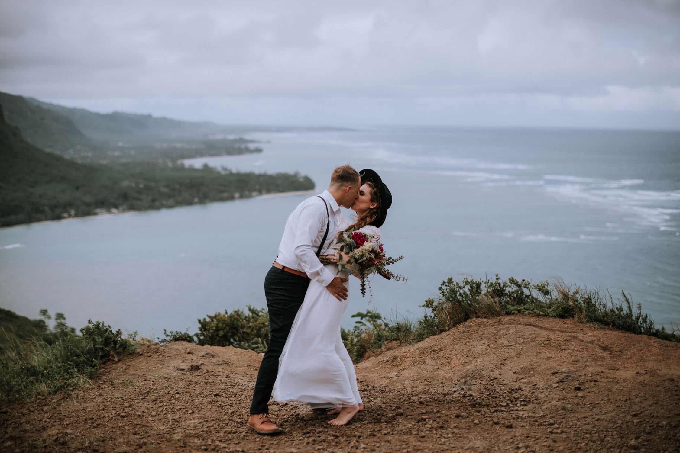 WHIMSICAL COUPLES PHOTOS IN HAWAII