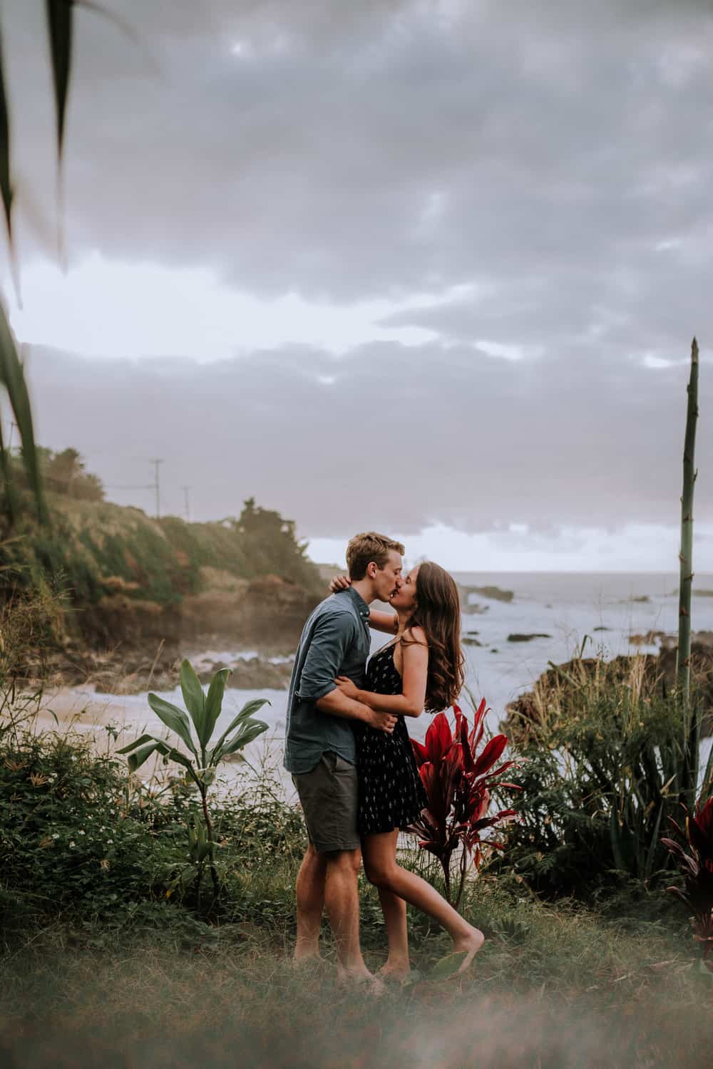 ENGAGEMENT SESSION ON THE BEACH OF HAWAII