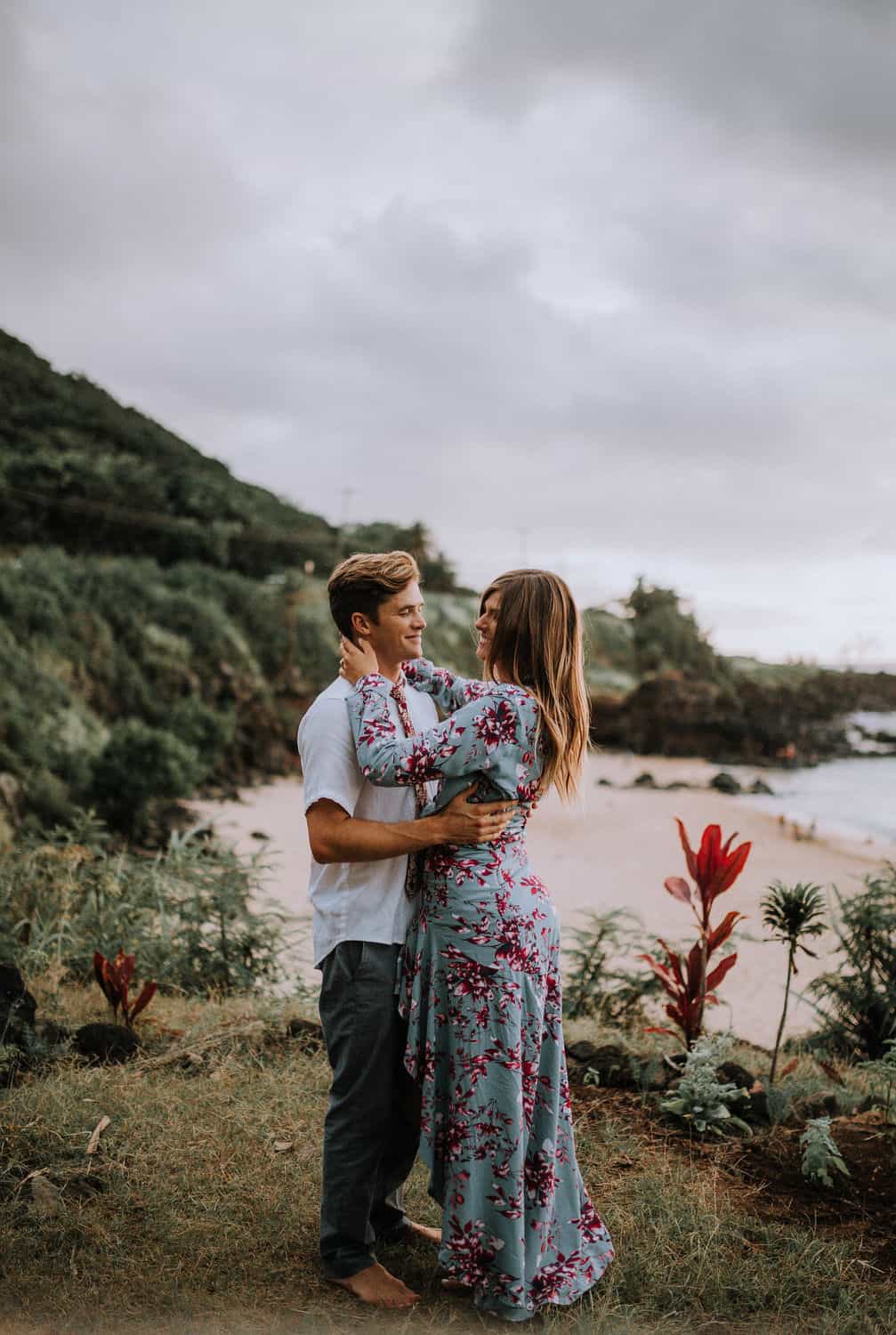 OAHU HAWAII COUPLES PHOTOGRAPHER