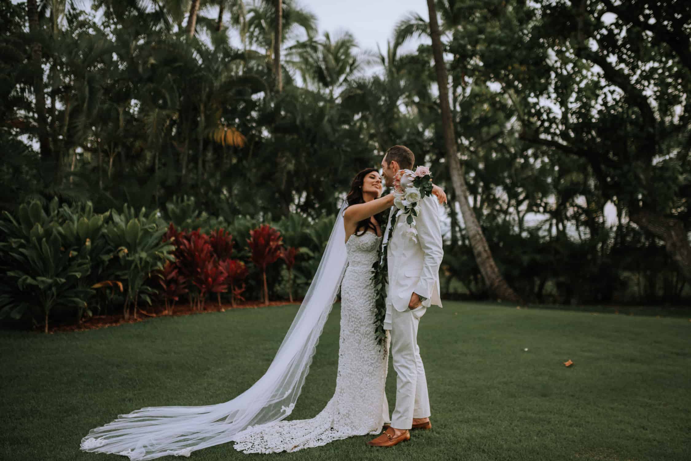 BEST WEDDING PHOTOGRAPHER ON OAHU HAWAII