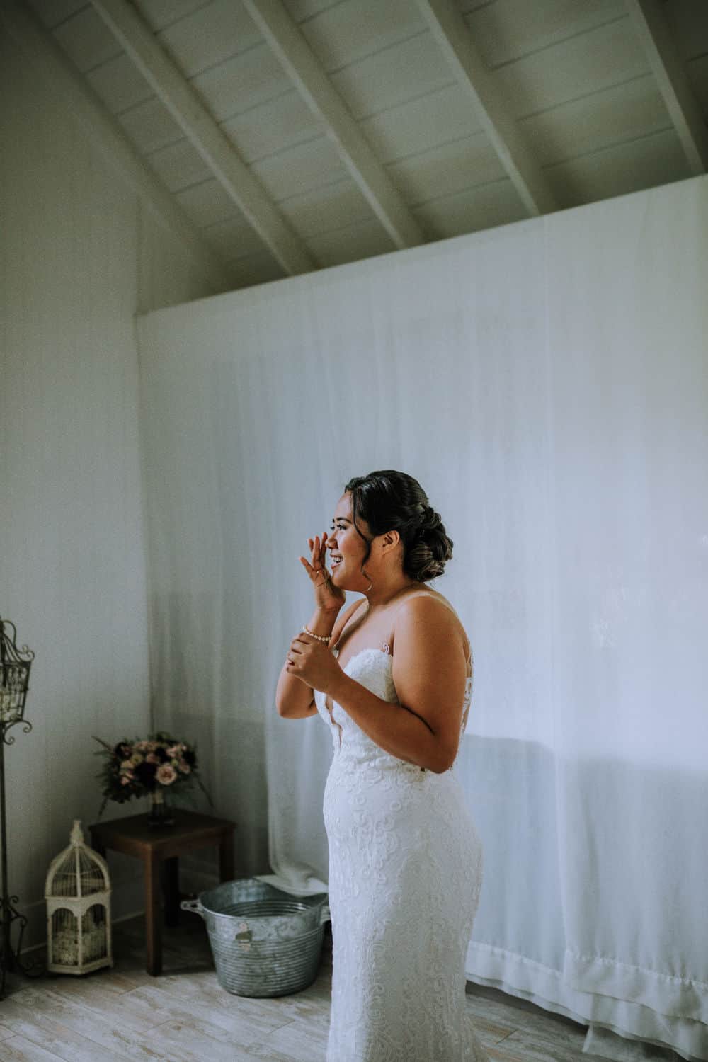 Oahu bride getting ready | Anela Benavides