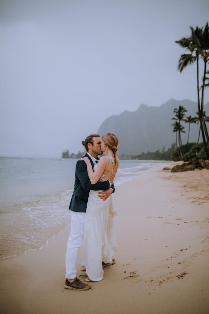 Hawaii bride and groom portraits