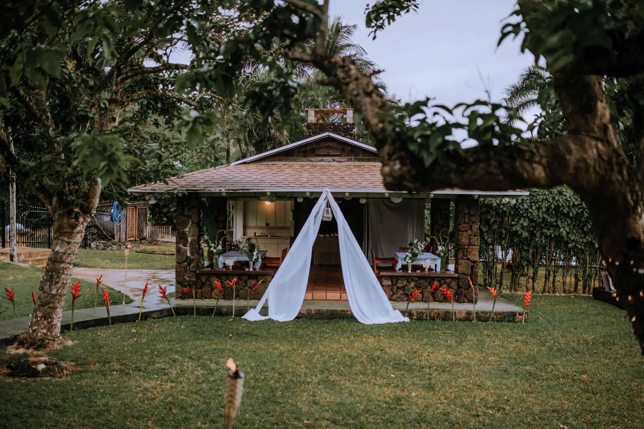 wedding venue Hawaii destination elopement | Photography by Anela Benavides