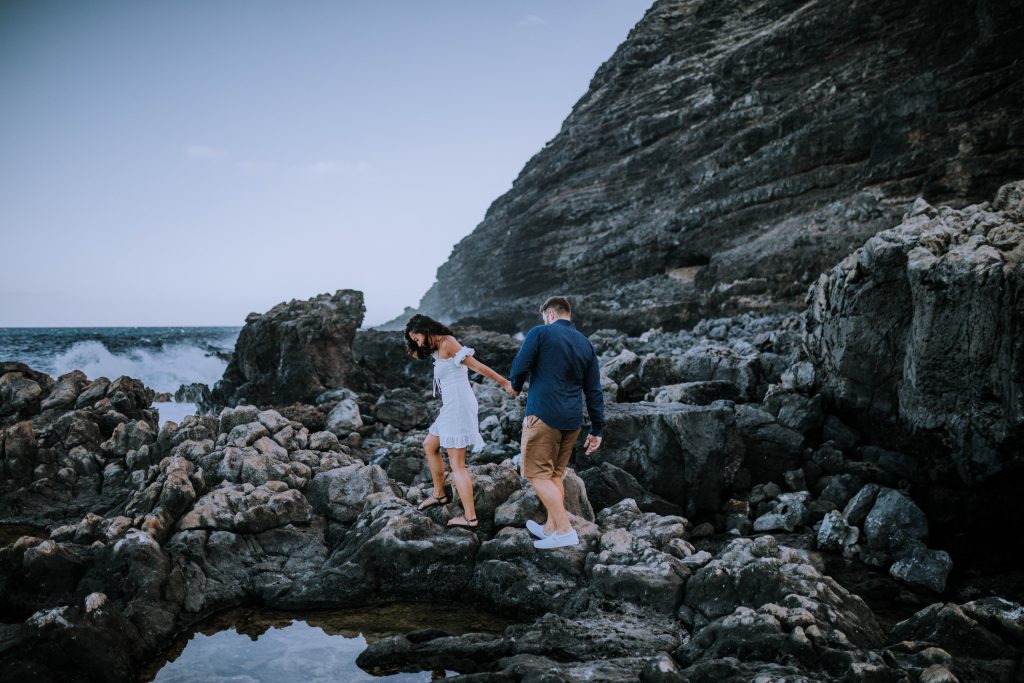 Adventurous Makapu'u Engagement Session | Posing inspiration and outfit ideas for engagement session | Photography by Anela Benavides, Hawaii photographer