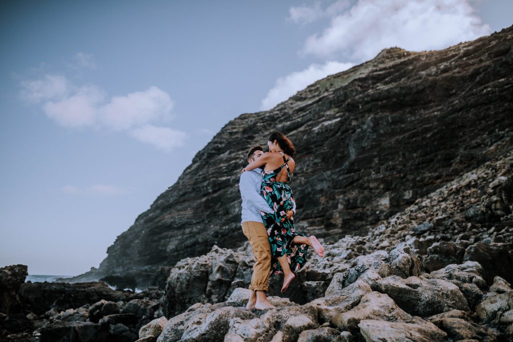 Adventurous Makapu'u Engagement Session | Posing inspiration and outfit ideas for engagement session | Photography by Anela Benavides, Hawaii photographer