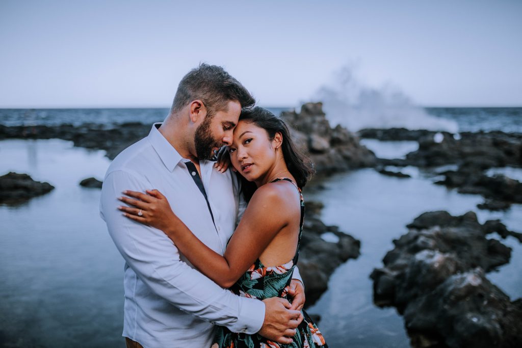Adventurous Makapu'u Engagement Session | Posing inspiration and outfit ideas for engagement session | Photography by Anela Benavides, Hawaii photographer