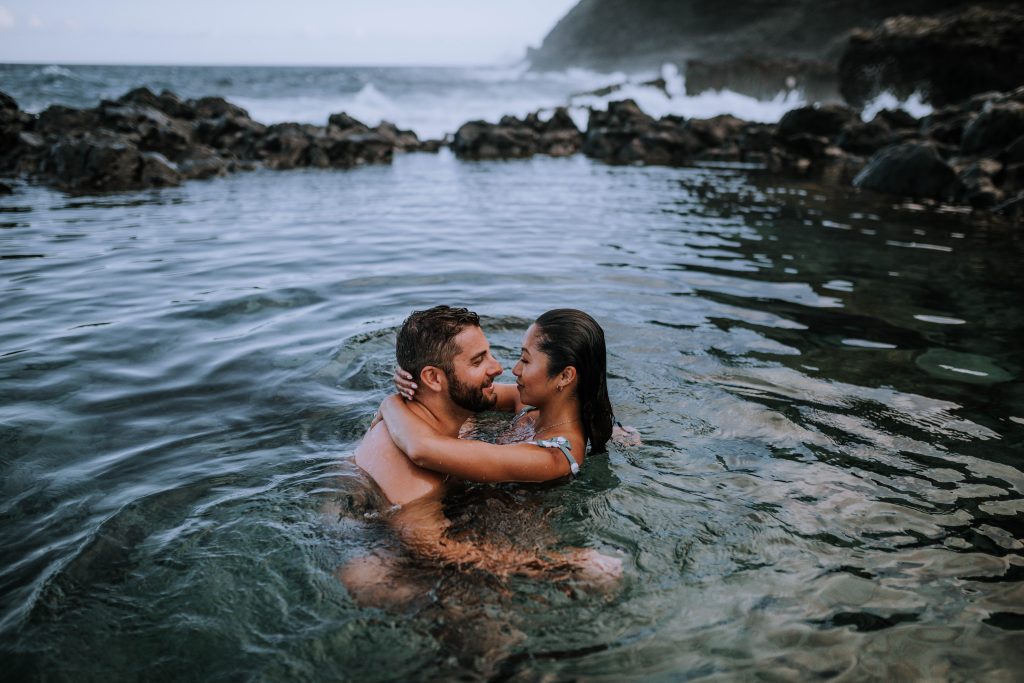 Adventurous Makapu'u Engagement Session | Posing inspiration and outfit ideas for engagement session | Photography by Anela Benavides, Hawaii photographer