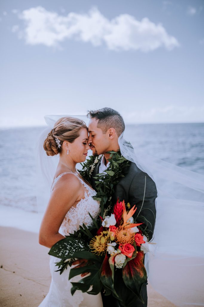 Top 10 summer wedding images, Hawaii including bride and groom wedding day portrait inspiration, photography by Anela Benavides