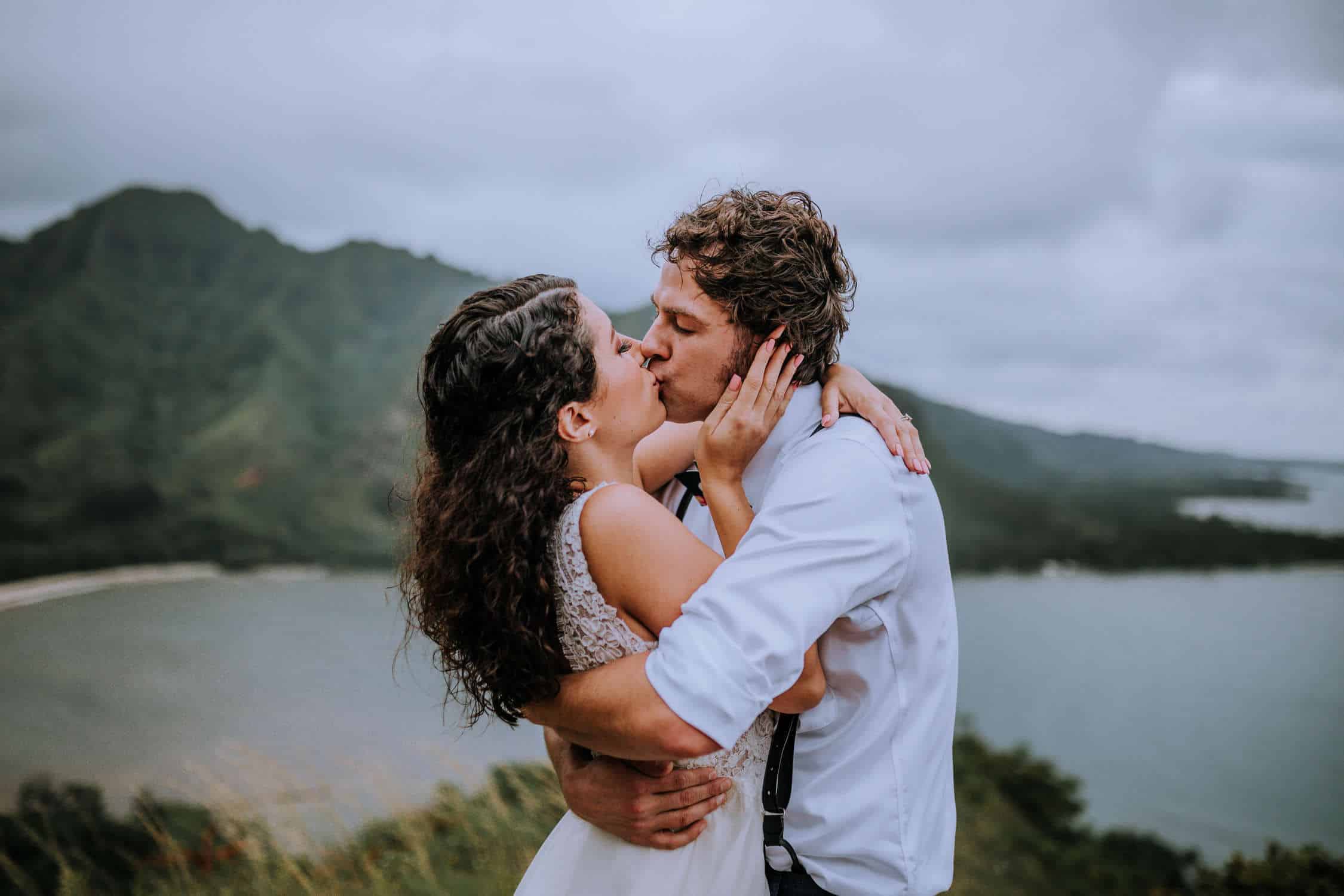 Thinking of eloping in Hawaii? This blog post includes tips for eloping and recommended vendors for your elopement in Oahu, Hawaii #elopement  by Anela Benavides