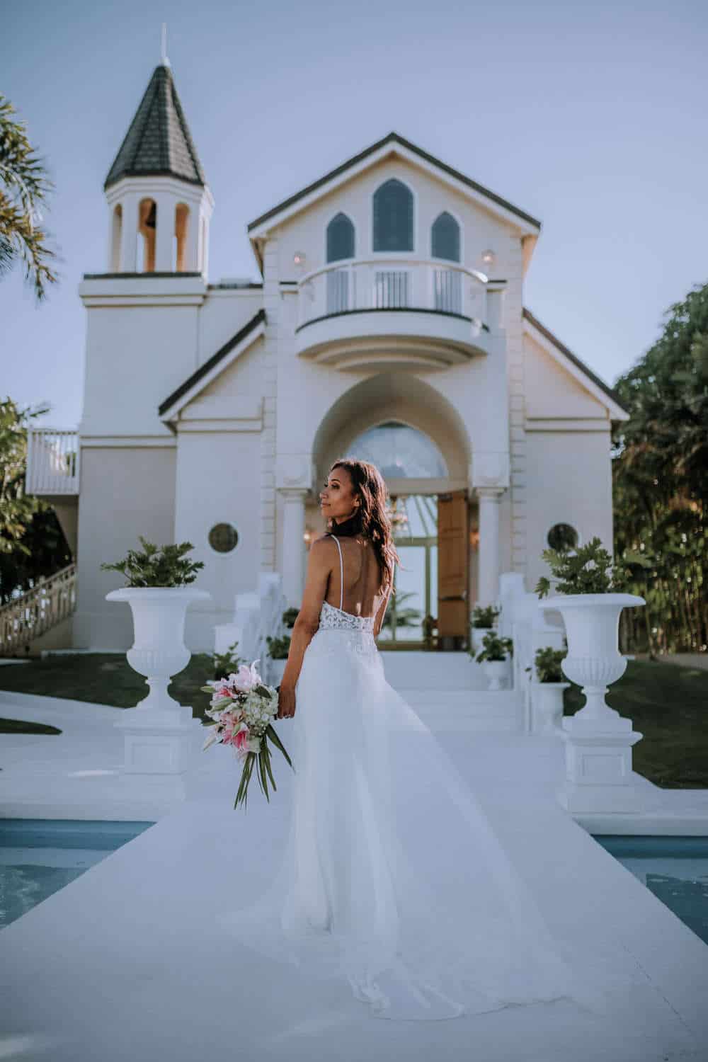 Top 5 Oahu Wedding Venues by Anela Benavides, Oahu Hawaii Wedding Photographer, includes wedding venues and tips for planning a wedding. #Weddingvenue #Weddingplanning