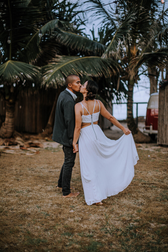 How to Elope on Oahu, Hawaii by Anela Benavides Photography. Includes posing inspiration for an outdoor couples session and engagement shoot planning tips. Book your couples session and browse the blog for more inspiration #elopement #photography #elopementphotography #Hawaiiphotographer #tipsforphotographers
