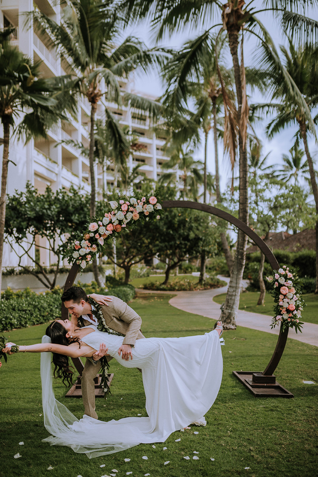 four seasons luxury wedding venue hawaii destination wedding photographer