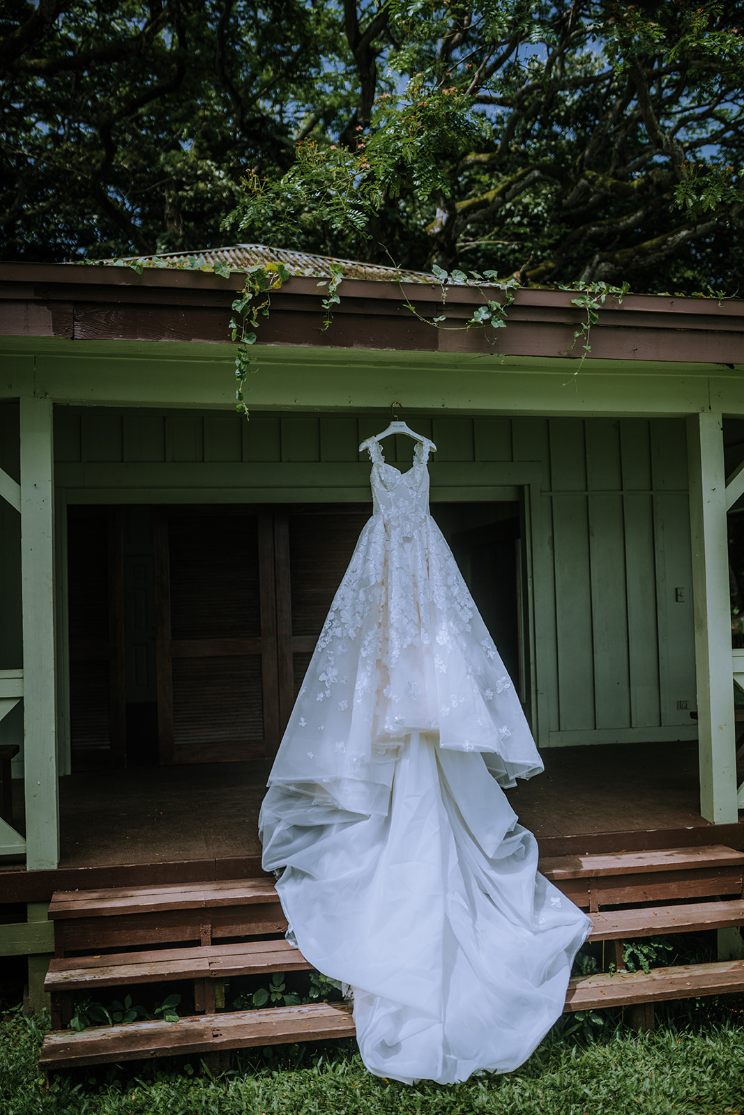 Kuala ranch luxury modern destination wedding Hawaii wedding photographer