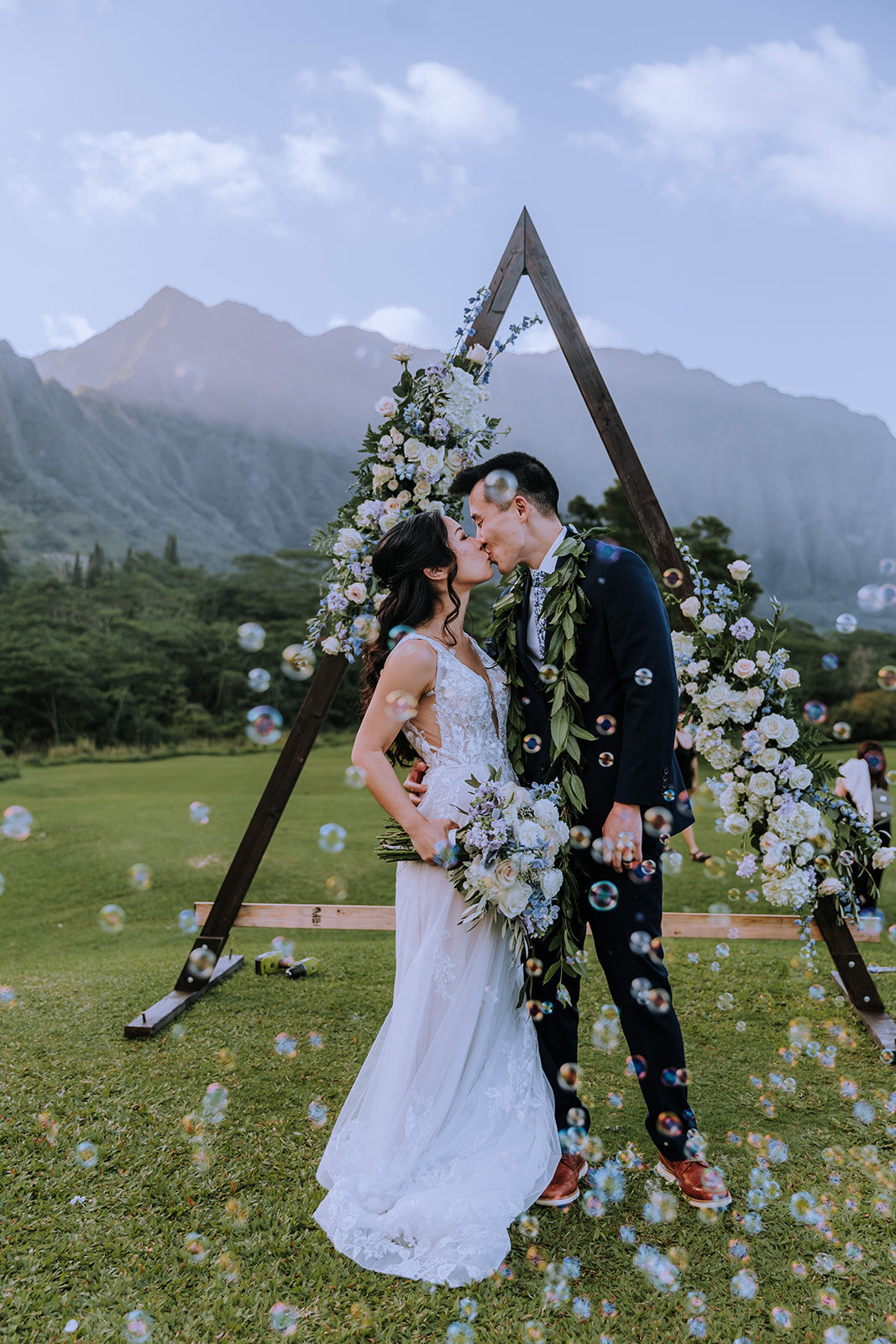 bride guide tips for best wedding photos, hawaii wedding photographer, destination wedding photographer