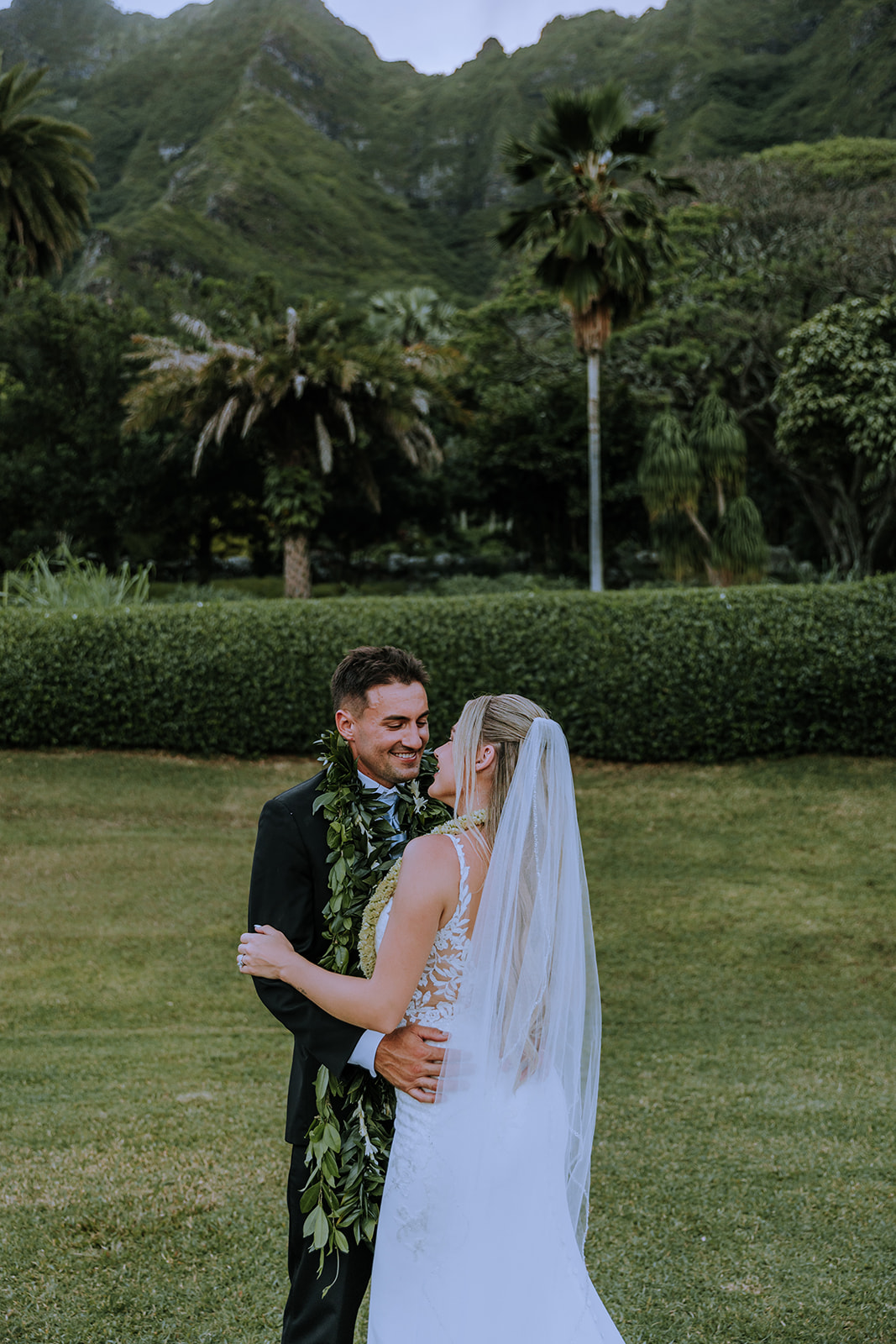 hawaii wedding photographer, luxury wedding, Kualoa ranch wedding, destination wedding